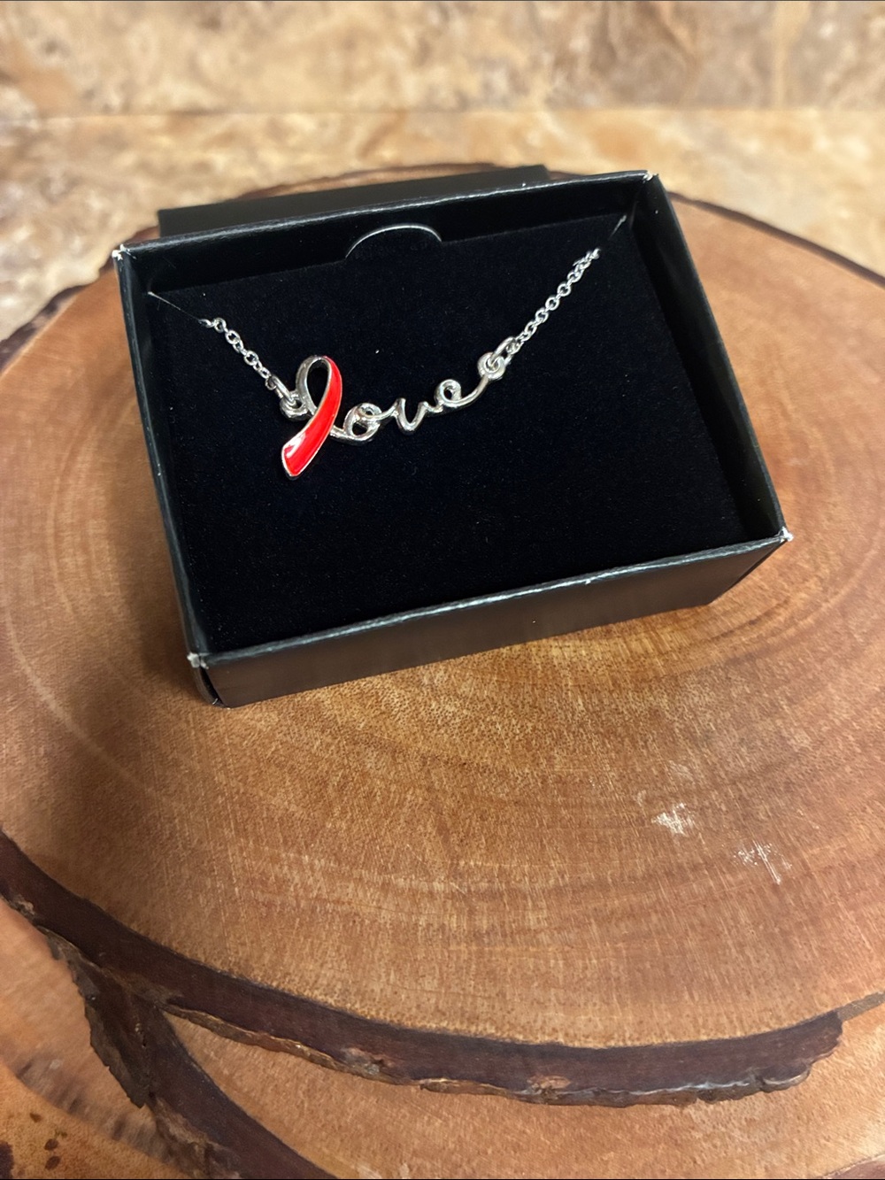 Avon Breast Cancer Awareness Pendant Necklace. NWT.